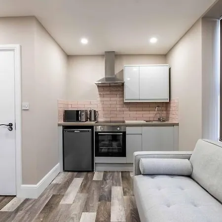 Apartment Vixen