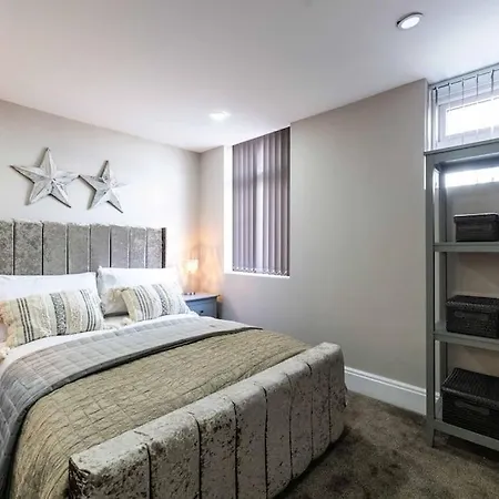 Apartment Vixen *