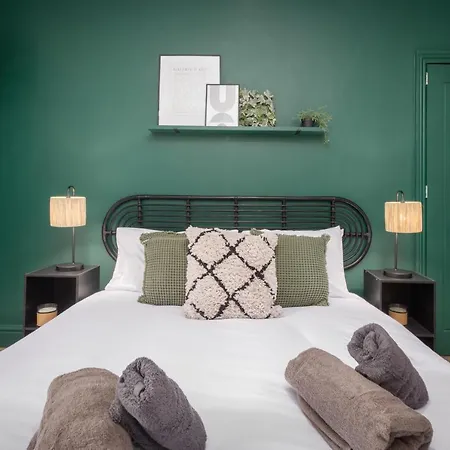Stoneholme Short - Clare Street Apartment