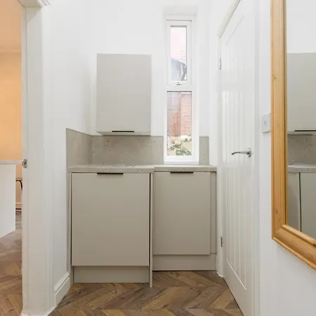 Stoneholme Short - Clare Street Apartment