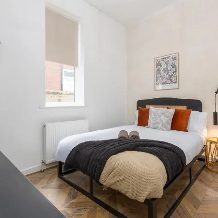 Stoneholme Short - Clare Street *
