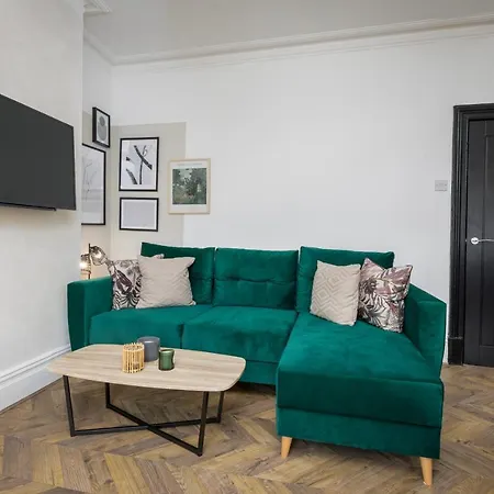 Stoneholme Short - Clare Street Apartment