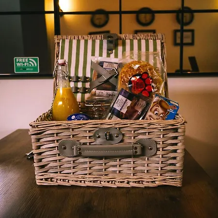 Regent House Holiday - Collection *