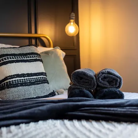 Stoneholme Short - Clare Street Apartment