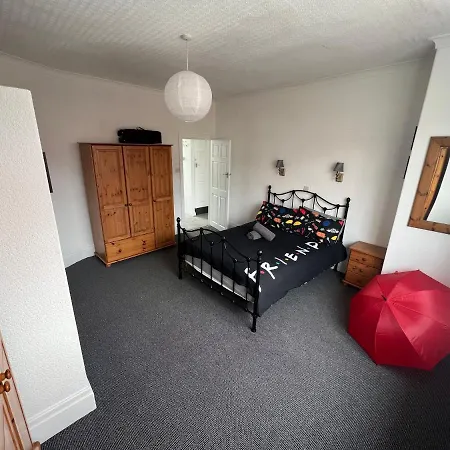 Friends House, Hot Tub, Sleeps 6 Holiday home Blackpool