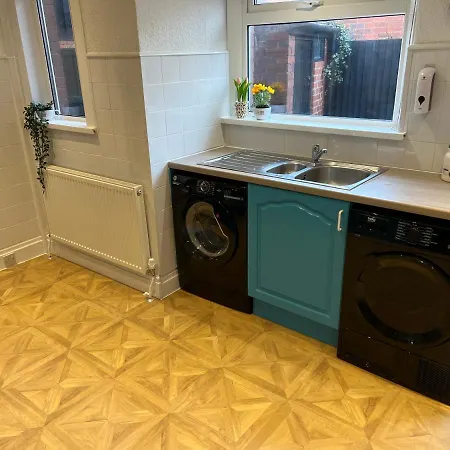 Holiday home Friends House, Hot Tub, Sleeps 6 Blackpool