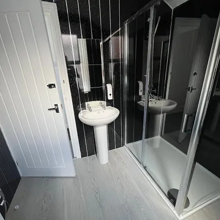 Apartamento Safari Apartment, Free Parking, 10min Walk To Tower, Sleeps 12