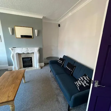 Friends House, Hot Tub, Sleeps 6 * Blackpool