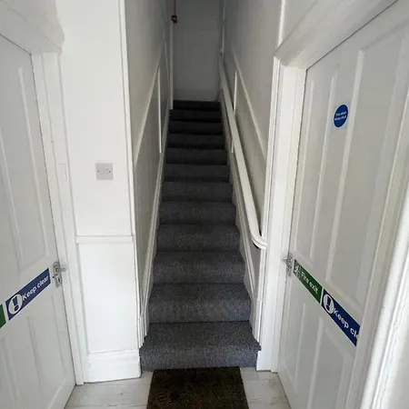 Safari Apartment, Free Parking, 10min Walk To Tower, Sleeps 12 Apartamento Blackpool