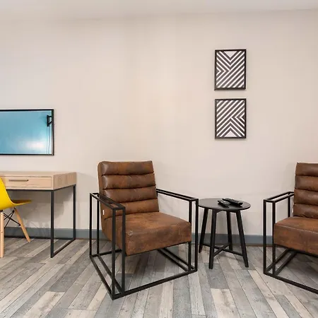 Pine Studio Apartment