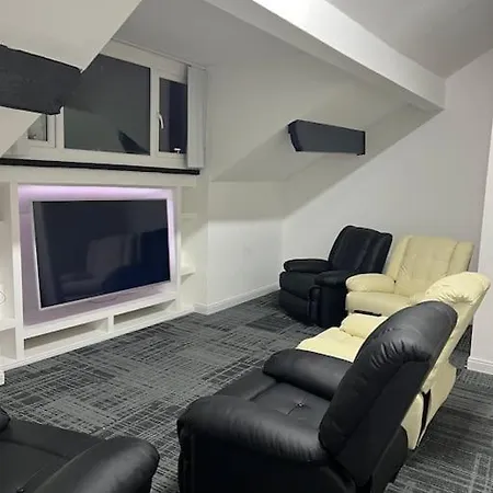 Family Friend In With Cinema Playroom Area And Gym Apartment *