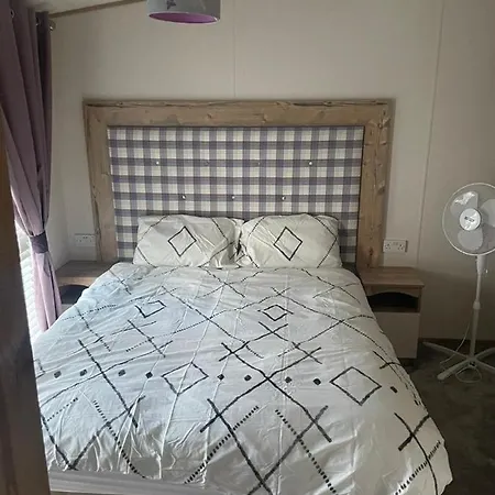 Luxury 6 Berth Caravan, Marton Mere Apartment