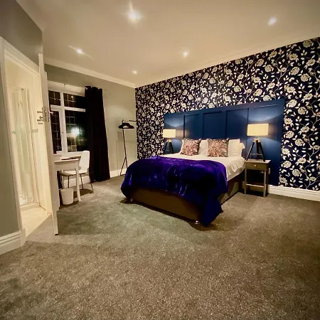 Captivating 4-bed Hot Tub House In * Blackpool