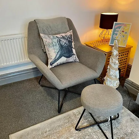 Entire In With Free Parking And A Private Patio Garden *