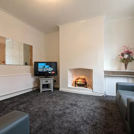 Moon Townhouse Free Parkingprivate Garden Blackpool