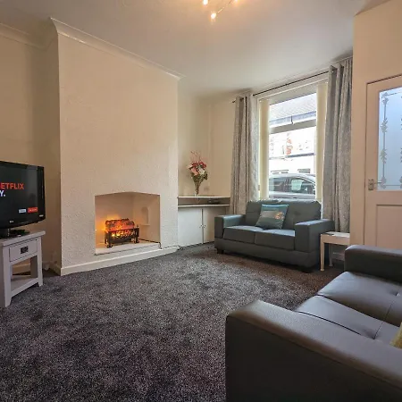 Moon Townhouse Free Parkingprivate Garden Blackpool