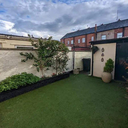 Moon Townhouse Free Parkingprivate Garden Holiday home Blackpool