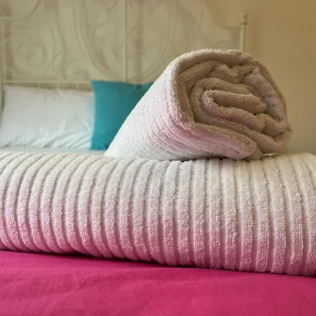 Island 5 Min Walk From Tower Sleeps 12 *