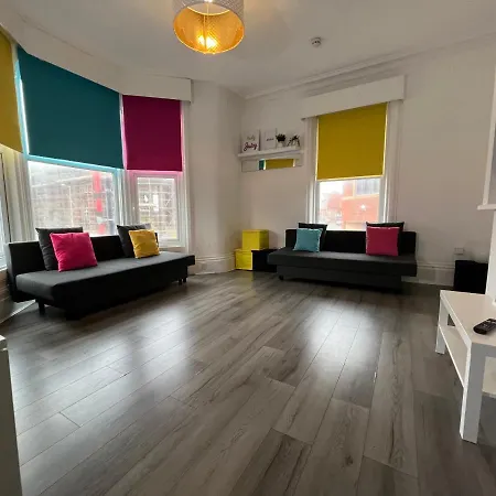 Apartment Island 5 Min Walk From Tower Sleeps 12 *