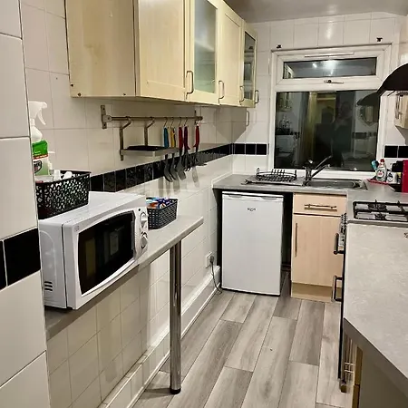 Entire In With Free Parking And A Private Patio Garden Holiday home