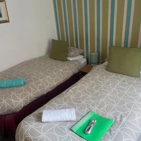 Uk Travel & Hospitality Ltd Ta Canberra 3* Blackpool
