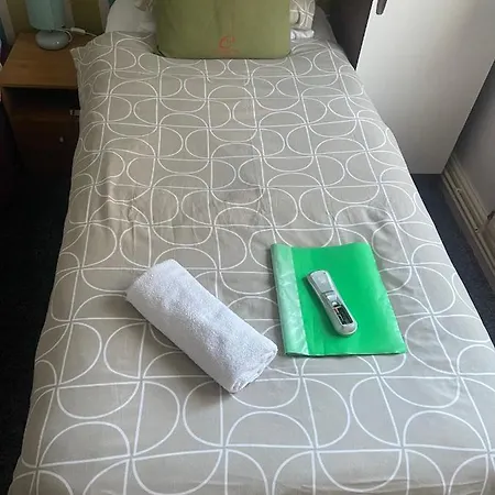 Uk Travel & Hospitality Ltd Ta Canberra Hotel 3*