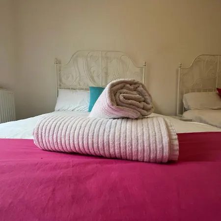 Island 5 Min Walk From Tower Sleeps 12 Apartment Blackpool