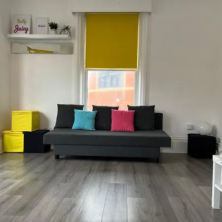 Island 5 Min Walk From Tower Sleeps 12