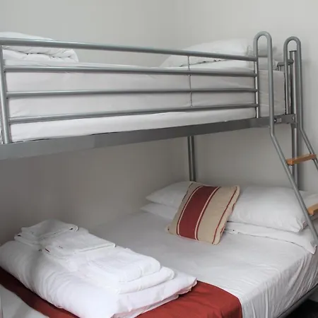 Hotel Backpackers & 2*