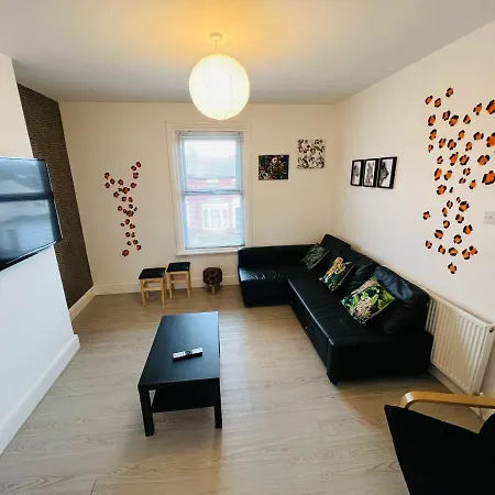 Safari Apartment, Free Parking, 10min Walk To Tower, Sleeps 12