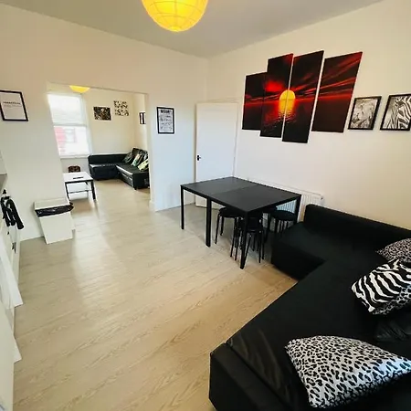 Safari Apartment, Free Parking, 10min Walk To Tower, Sleeps 12 Apartamento Blackpool