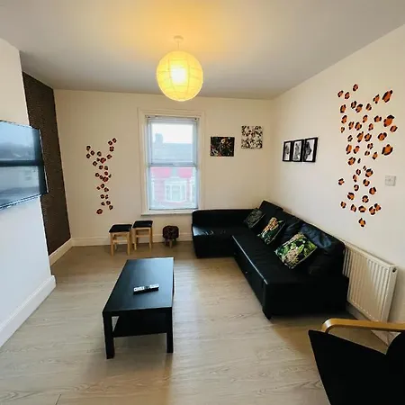 Apartamento Safari Apartment, Free Parking, 10min Walk To Tower, Sleeps 12