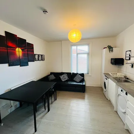 Safari Apartment, Free Parking, 10min Walk To Tower, Sleeps 12 Apartamento Blackpool