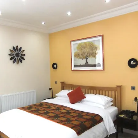 Fourrooms - Couples Only Bed & Breakfast 5*