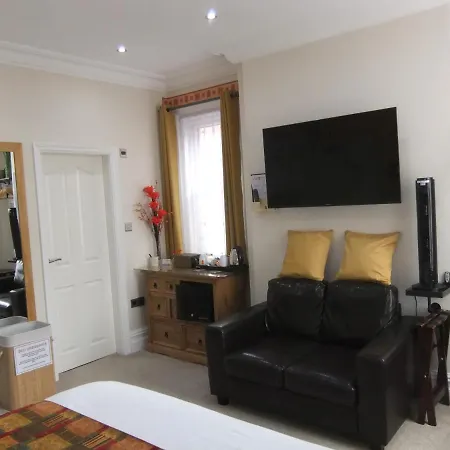 Fourrooms - Couples Only Bed & Breakfast Blackpool