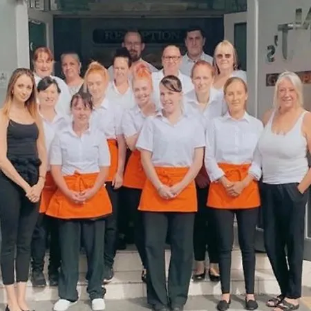The Sandringham Court & Apartment-all Groups Welcome Hotel 3*