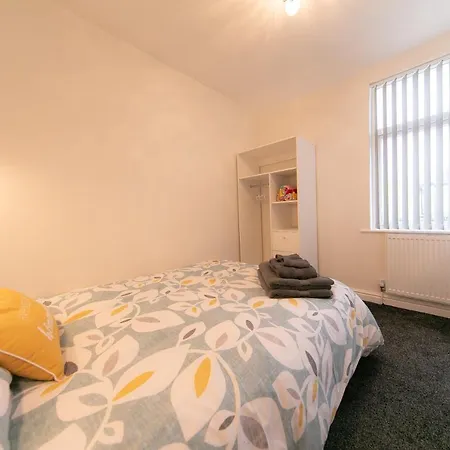 Stunning House Near Attractions Holiday home