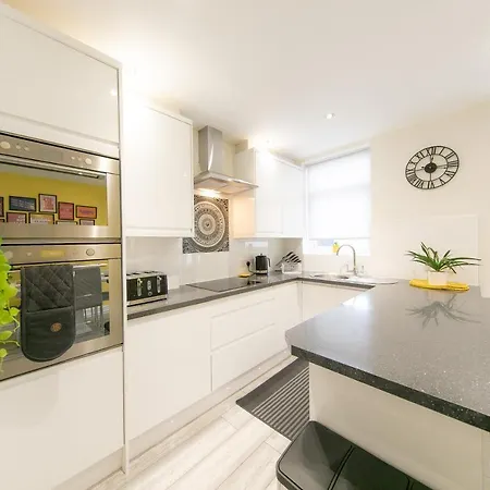 Stunning House Near Attractions Holiday home *