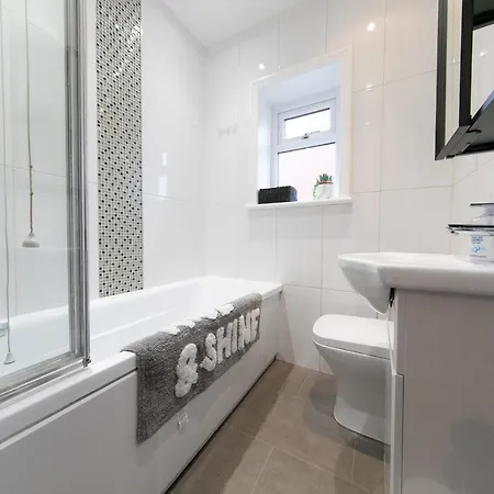 Stunning House Near Attractions Holiday home *