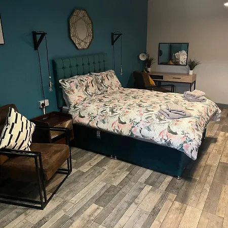 Pine Studio Apartment Blackpool