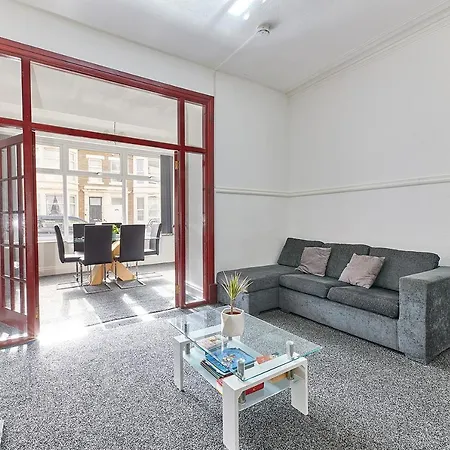 Pleasure Apartment *
