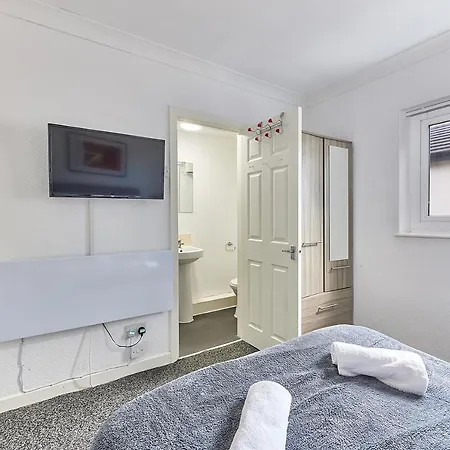 Apartment Pleasure *