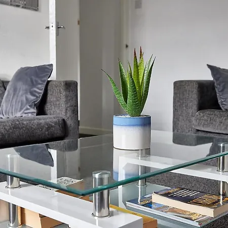 Pleasure Apartment *