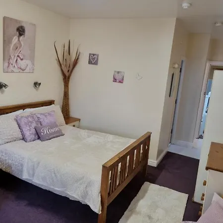 The New Sandygate Flats Apartment *