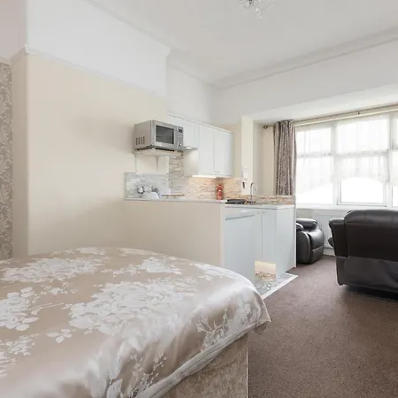 Beachcliffe Apartment *