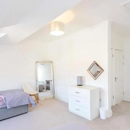 Abode - Aurora Holiday home
