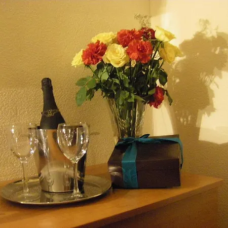 The Waldorf - Near Pleasure & Sandcastle 3* Blackpool