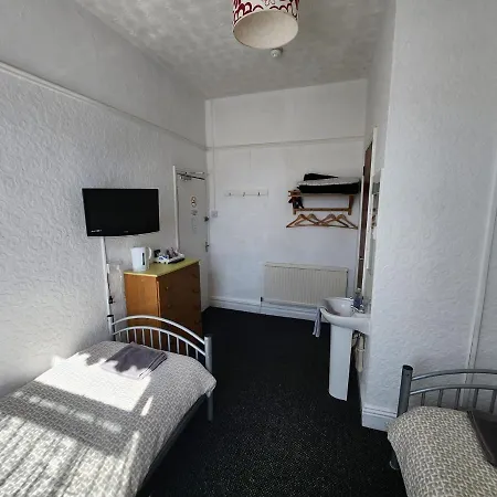 The Moorfield Guest house 2*