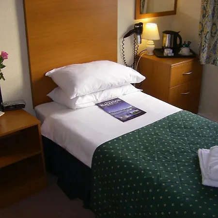 The Waldorf - Near Pleasure & Sandcastle 3* Blackpool