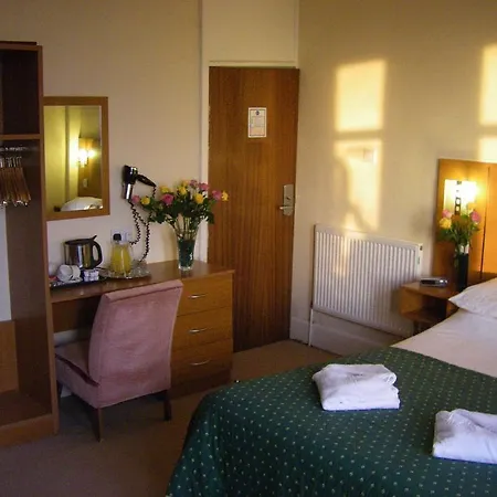The Waldorf - Near Pleasure & Sandcastle 3*